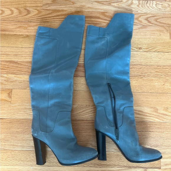 Shoes - Gray Knee-High Leather Boots Vince 8.5 US/
68.5 EU High Heels Zipper